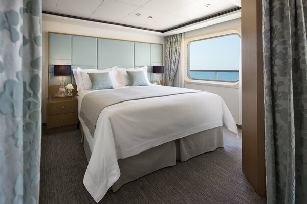 RSSC Seven Seas Voyager Voyager Suite Bedroom 1 ©Regent Seven Seas Cruise.jpg